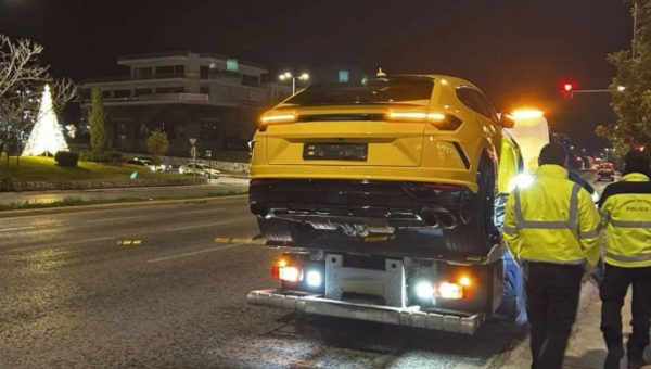 ΕΛΑΣ: Οδηγός παράτησε το αυτοκίνητό του σε στάση λεωφορείου όταν μυρίστηκε μπλόκο για αλκοτεστ