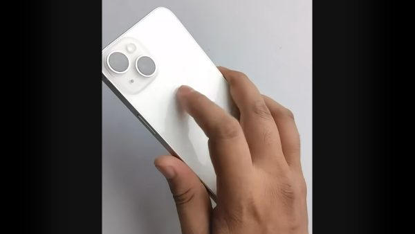 iPhone: Αποκαλύφθηκε το κρυφό κουμπί στο πίσω μέρος που λίγοι γνωρίζουν