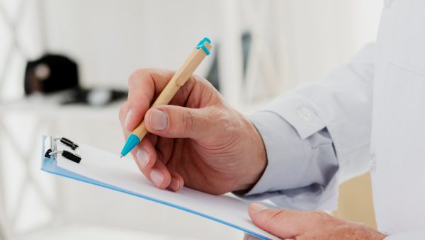 Δανός δότης σπέρματος: Οι κίνδυνοι, τα όρια των γενετικών ελέγχων και τα κενά - Τι ισχύει σήμερα στην Ελλάδα