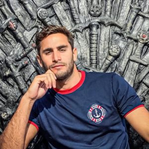 Ο Μάριος Καπότσης γράφει στίχους για τον Πλούταρχο