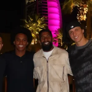 Ο Ροντινέι και ο Στρεφέτσα έκαναν Χριστούγεννα στο Ντουμπάι με τον Γουίλιαν και τον Νταβίντ Λουίζ