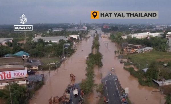 Πλημμύρες στην Ασία: Αγώνας δρόμου για την παροχή βοήθειας στους επιζώντες - Στους 1.200 οι νεκροί, εικόνες καταστροφής