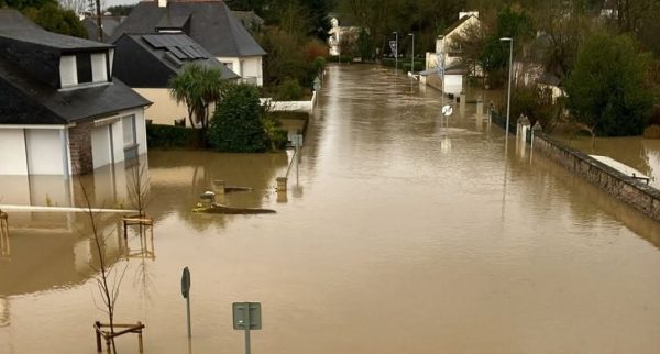 Γαλλία: Υπερχείλισαν ποτάμια σε πέντε περιφέρειες – Πάνω από 1.000 κλήσεις στην πυροσβεστική