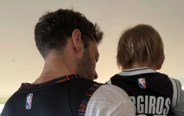 Ο Κωνσταντίνος Αργυρός με τον γιο του στην αγκαλιά: Η τρυφερή φωτογραφία της Αλεξάνδρας Νίκα