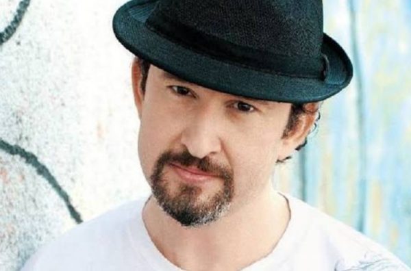 Γιάννης Παπαμιχαήλ: Μιλούσα μία ώρα στο messenger με τη Μαράια Κάρεϊ, θα ανεβάσω διαλόγους