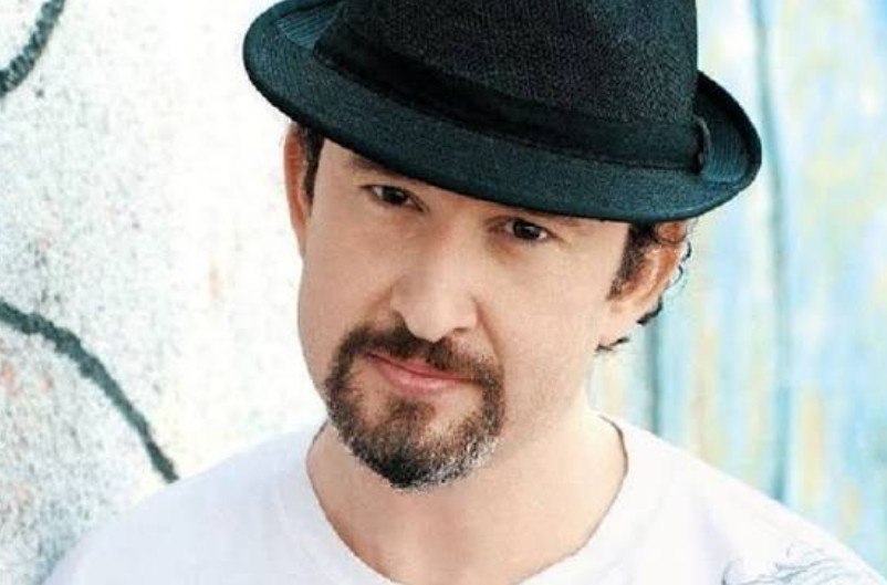 Γιάννης Παπαμιχαήλ: Μιλούσα μία ώρα στο messenger με τη Μαράια Κάρεϊ, θα ανεβάσω διαλόγους