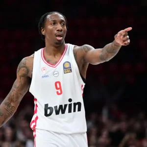 Τέλος ο Σέιμπεν Λι από τον Ολυμπιακό