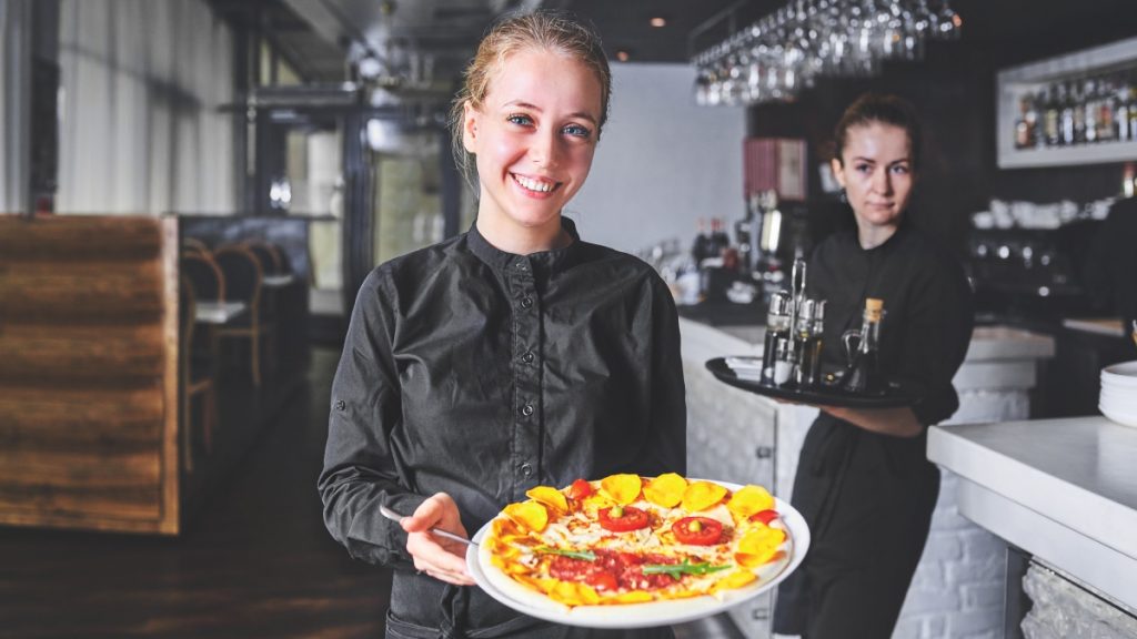 Το μεζεδοπωλείο "Μπαχάρικο" αναζητά Σερβιτόρα