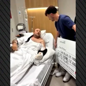 Έδωσαν 2,5 εκατ. δολάρια στον ήρωα που αφόπλισε τον τρομοκράτη στο Σίδνεϊ, «το αξίζω;» ρώτησε συγκινημένος