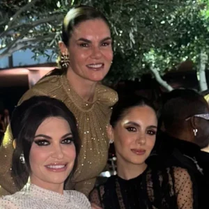 Φωτογραφίες και βίντεο: Το χριστουγεννιάτικο δείπνο Αγάπης από την «ΕΛΠΙΔΑ» - Ποιοι παρέστησαν