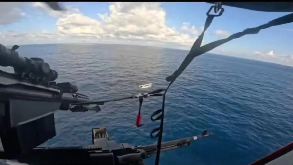 ΗΠΑ: Ελεύθερος σκοπευτής της Ακτοφυλακής εξουδετερώνει ταχύπλοο με κοκαΐνη στον Ειρηνικό – Εντυπωσιακό βίντεο από την επιχείρηση