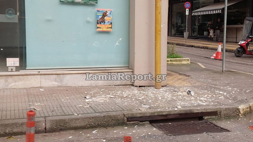 Λαμία: Τραυματίστηκε 35χρονος από πτώση σοβάδων (ΦΩΤΟ)