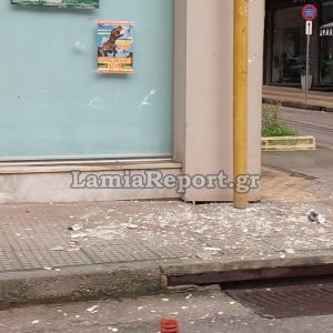 Λαμία: Τραυματίστηκε 35χρονος από πτώση σοβάδων (ΦΩΤΟ)
