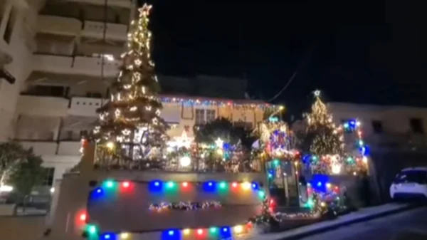 Στη Δεξαμενή Καβάλας σπίτι μοιάζει με... χριστουγεννιάτικο χωριό, δείτε βίντεο με τον στολισμό