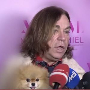 Τρύφωνας Σαμαράς για Πηγή Δεβετζή και το τροχαίο της: «Είδα το αμάξι και απορώ πώς τους έβγαλαν»