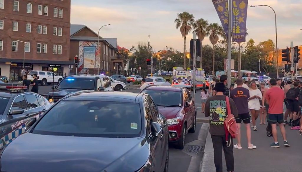 Αυστραλία: Τρομοκρατική επίθεση με πυροβολισμούς σε διάσημη παραλία του Σίδνεϊ – Πληροφορίες για πολλά θύματα