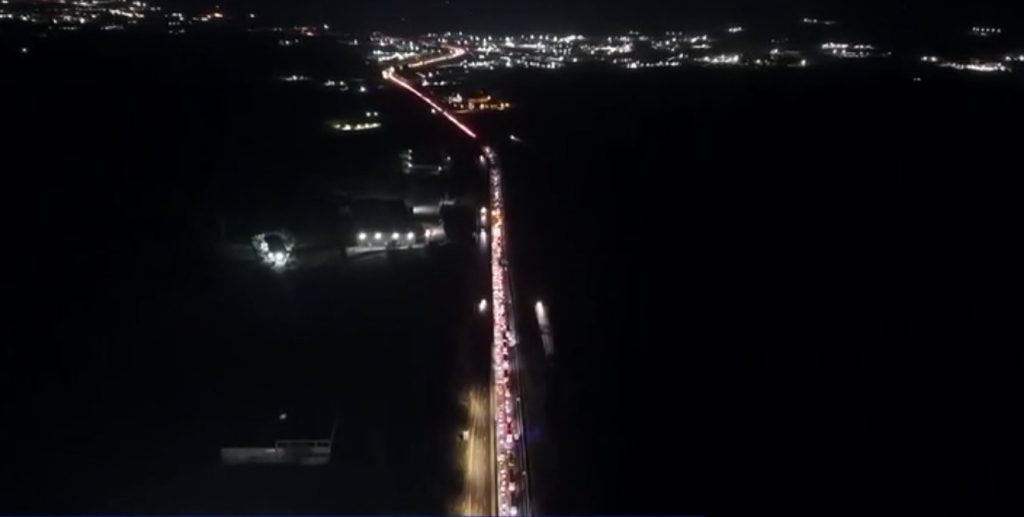 Μπλόκα αγροτών: Διαβουλεύσεις αγροτών και Αστυνομίας να δοθούν επιπλέον λωρίδες για την χριστουγεννιάτικη έξοδο – Εφιάλτης η Αθηνών – Λαμίας