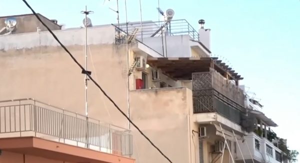 Γκύζη: «Άκουγα φωνές» λέει γείτονας του 74χρονου που μαχαίρωσε την σύζυγό του και αυτοκτόνησε – Το δράμα πίσω από τις κλειστές πόρτες