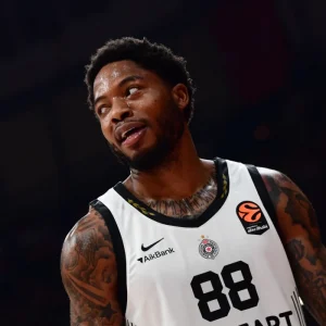 Ολυμπιακός–Τζόουνς: Συμφωνία υπάρχει, αλλά η Παρτίζαν ζητά buy out