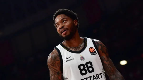 Ο Ολυμπιακός εξετάζει την περίπτωση του Τζόουνς που αποχωρεί από την Παρτιζάν