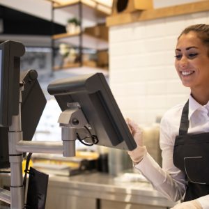 Το Chicken House αναζητά κοπέλα για το ταμείο