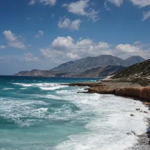 Λασίθι: Χωρίς τις αισθήσεις του βρέθηκε ηλικιωμένος μέσα στη θάλασσα