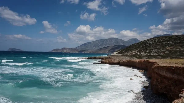 Λασίθι: Χωρίς τις αισθήσεις του βρέθηκε ηλικιωμένος μέσα στη θάλασσα