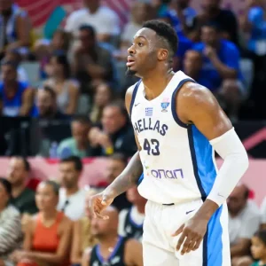 Θανάσης Αντετοκούνμπο: «Θα ερχόμουν σε Παναθηναϊκό ή Ολυμπιακό – Με τον Αταμάν θα όργωνα το γήπεδο, με τον Μπαρτζώκα θα ήμουν το χρυσό κλειδί»