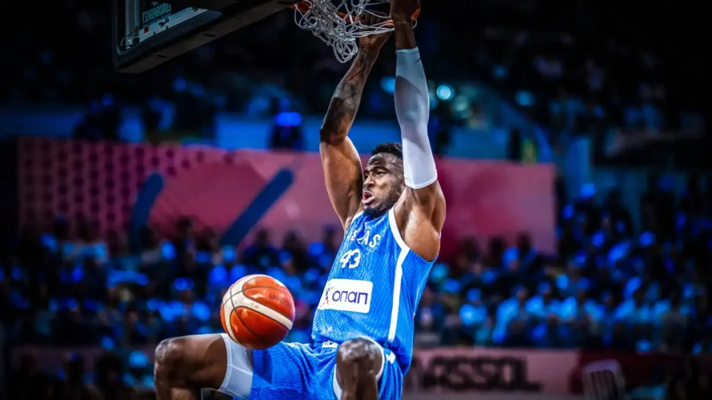 Θανάσης Αντετοκούνμπο για το ρατσισμό: Όλοι είμαστε ενωμένοι, θέλαμε με την Εθνική Ελλάδας να κάνουμε ό,τι και ο Σοφοκλής Σχορτσιανίτης