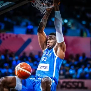 Θανάσης Αντετοκούνμπο για το ρατσισμό: Όλοι είμαστε ενωμένοι, θέλαμε με την Εθνική Ελλάδας να κάνουμε ό,τι και ο Σοφοκλής Σχορτσιανίτης