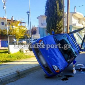 Λαμία: Παραβίασε το STOP, τον εμβόλισε και έφερε τούμπες μέσα στην πόλη - Στο νοσοκομείο ο ένας οδηγός