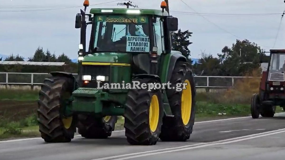 Λαμία: Τεράστια κινητοποίηση και ουρές από τρακτέρ δίπλα στην εθνική οδό (ΒΙΝΤΕΟ)