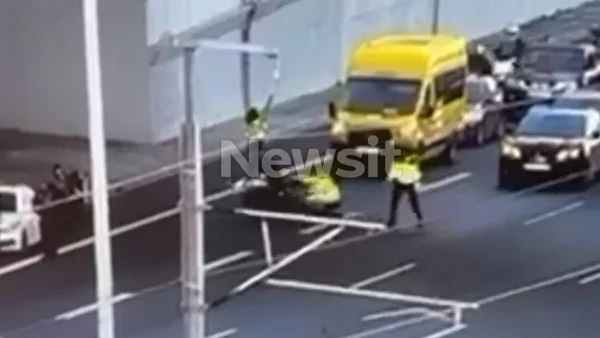 Οδηγός μηχανής παρέσυρε τροχονόμο στην Αττική Οδό κατά τη διάρκεια ελέγχου