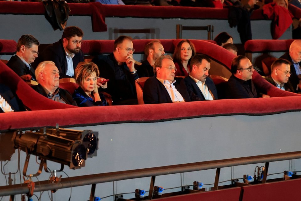 Γιατί ο Αλέξης Τσίπρας «στρίμωξε» στις πίσω θέσεις Φάμελλο, Χαρίτση και Αχτσιόγλου - Η σκηνοθεσία της εκδήλωσης «έδειξε» τις επιλογές