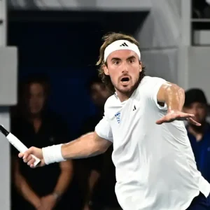 Στέφανος Τσιτσιπάς: «Ουδέποτε του ζητήθηκε να επιδείξει άδεια οδήγησης που νομίμως κατέχει» – Η ανακοίνωση του δικηγόρου του