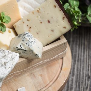 Μπορεί το τυρί να προστατεύσει την υγεία του εγκεφάλου; Ανατροπή από νέα μελέτη