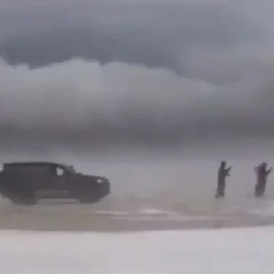 Κατάρ και Σαουδική Αραβία «ντύθηκαν» στα λευκά: Εντυπωσιακές εικόνες με χιόνια και χαλάζι στους αμμόλοφους