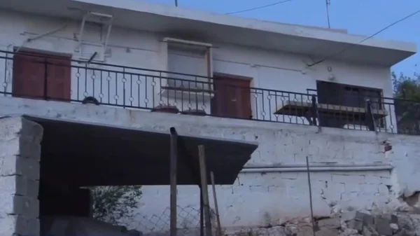 Οικογενειακή τραγωδία στο Κερατσίνι: Ηλικιωμένοι δεν άντεξαν την απώλεια του γιου τους και πέθαναν πλάι - πλάι στο μπαλκόνι