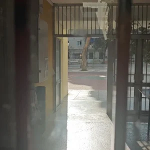 Πώς έγινε το μαχαίρωμα στο σχολείο της Κυψέλης: «Ήταν η πρώτη της μέρα, την είχαν διώξει από το προηγούμενο Γυμνάσιο» λένε αυτόπτες μάρτυρες