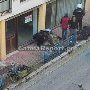 Λαμία: Έπεσε ξύλο μεταξύ μαθητριών στο κέντρο της πόλης - Δύο άτομα στο Νοσοκομείο (ΦΩΤΟ)