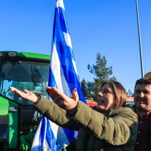 Ζωή Κωνσταντοπούλου από το μπλόκο της Νίκαιας: «Οι αγρότες δεν ενέδωσαν στην κοροϊδία του πρωθυπουργού»