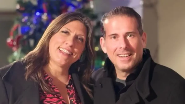 Ζωή Κωνσταντοπούλου και Διαμαντής Καραναστάσης σε χριστουγεννιάτικη διάθεση – Οι ευχές κάτω από το στολισμένο δέντρο