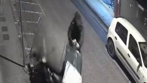 Λαμία: Καλεί τον άνθρωπο που προκάλεσε φθορές στα μηχανάκια του, να επανορθώσει