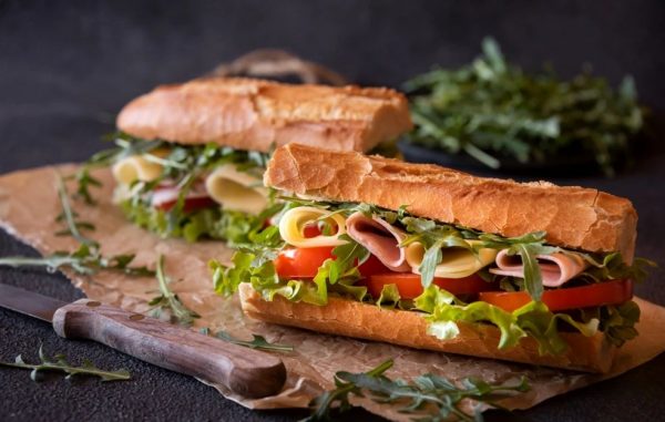 Αυτή είναι η χειρότερη τροφή για την υγεία των αρτηριών και πολλοί την τρώνε καθημερινά