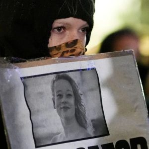 Ποια είναι η σύζυγος της Ρενέ Νικόλ Γκουντ που φώναζε «εγώ φταίω» όταν τη σκότωσε πράκτορας της ICE;