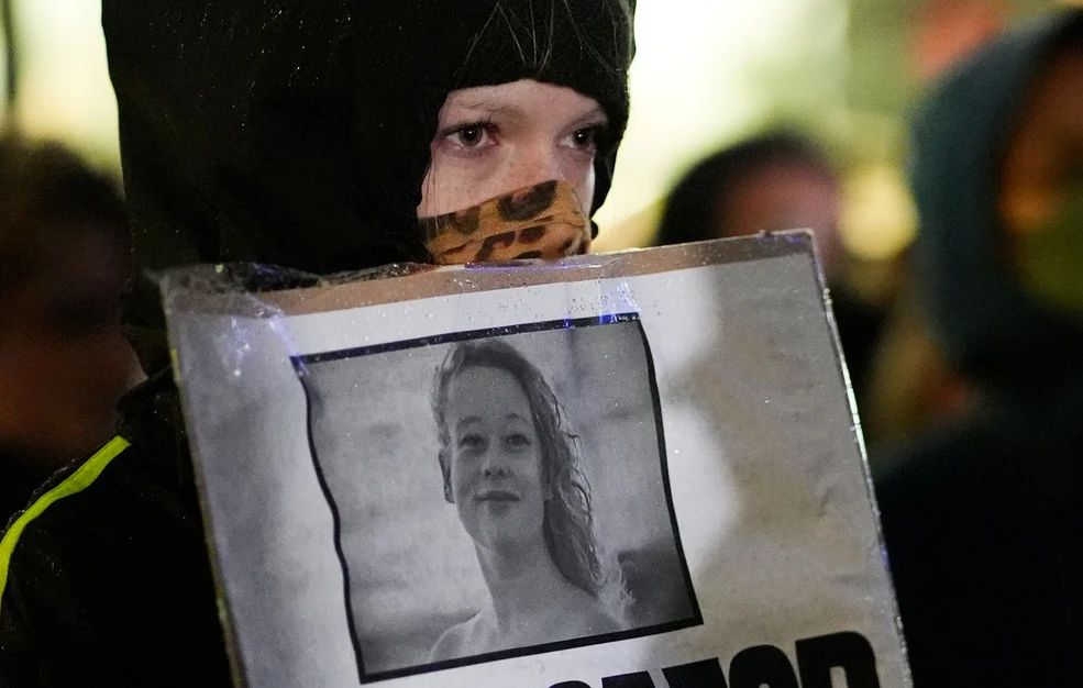 Ποια είναι η σύζυγος της Ρενέ Νικόλ Γκουντ που φώναζε «εγώ φταίω» όταν τη σκότωσε πράκτορας της ICE;