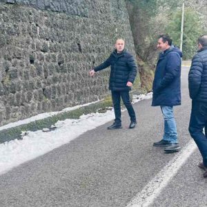 Δήμος Λαμιέων: Προσωρινές εργασίες αντιστήριξης επικίνδυνου τοιχίου στην Υπάτη (ΒΙΝΤΕΟ-ΦΩΤΟ)