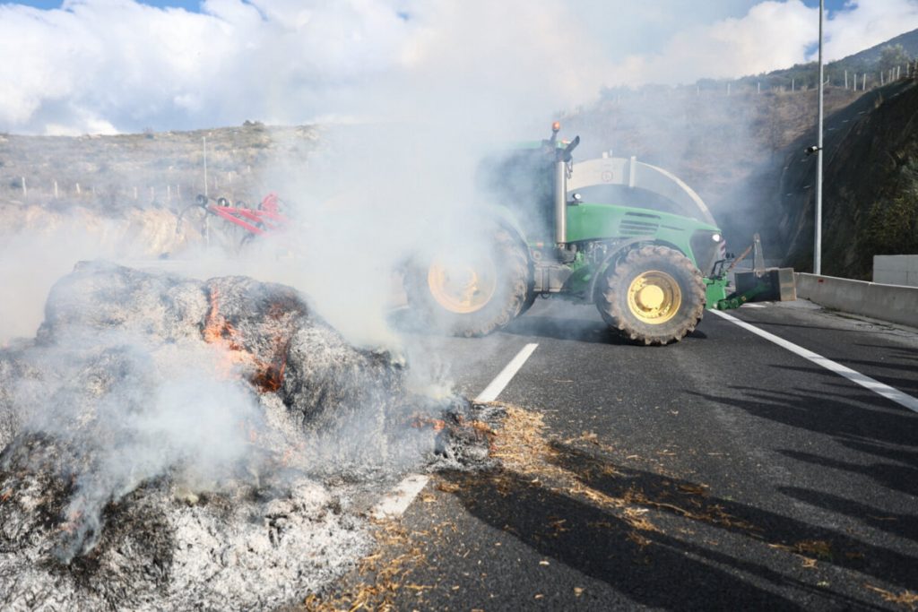 Στις σήραγγες των Τεμπών έφτασαν τα τρακτέρ - Ξεκινά ο 48ωρος αποκλεισμός (ΦΩΤΟ - ΒΙΝΤΕΟ)