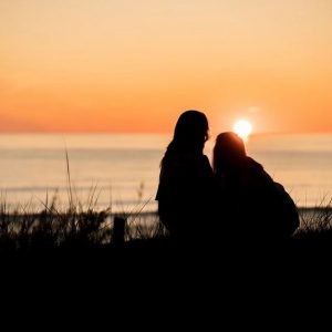 Ο πατέρας σκότωσε τη μητέρα με σφυρί και οι ζωές τους διαλύθηκαν – Οι αδερφές που βρέθηκαν ξανά μετά από 50 χρόνια