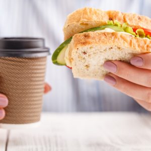 Τι συμβαίνει στο σώμα μας αν δεν φάμε τίποτα για 36 ώρες, δείτε προσομοίωση